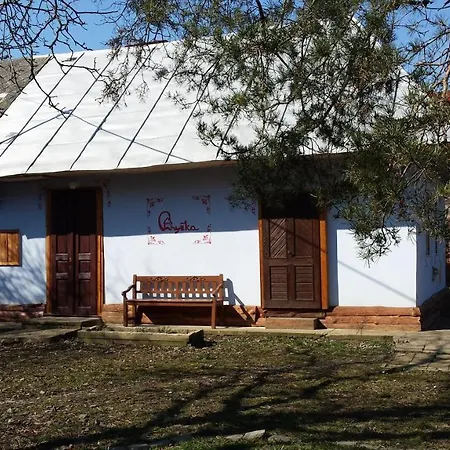 Nevsedni Ubytovani Jako U Babicky Ve Stylu 60.let Budkovce